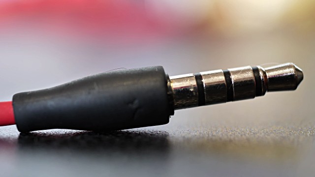 how to replace a headphone plug