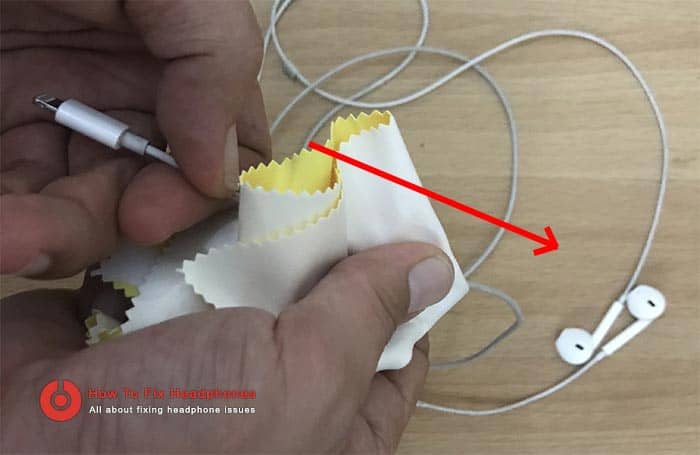 cleaning headphone EarPods cord